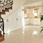 Denize Sıfır Benzersiz Villa *