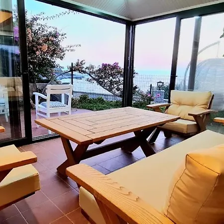 Denize Sıfır Benzersiz Villa